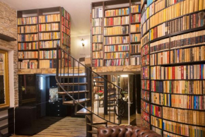 Secret library apartament